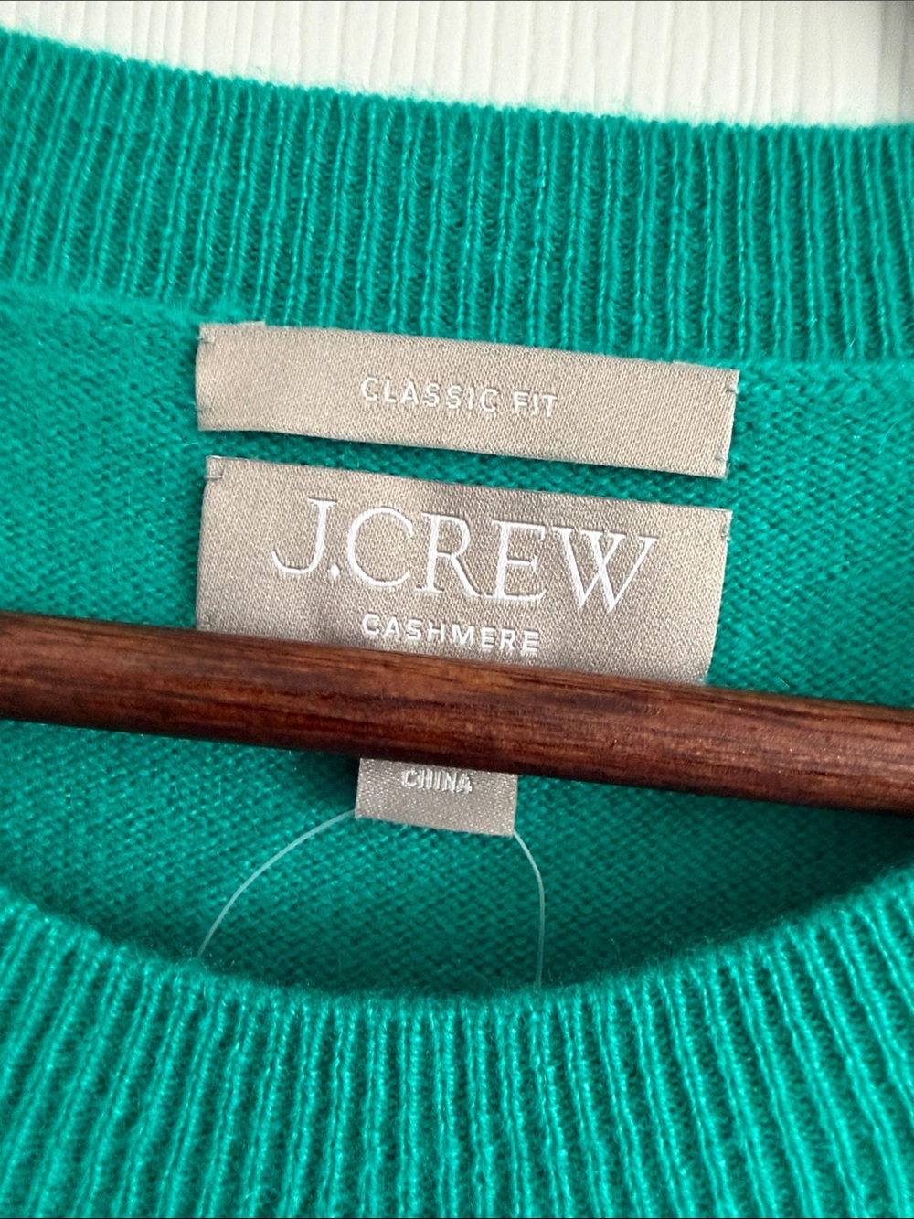 J.Crew Cashmere Classic-Fit Crewneck Sweater NWT Medium 100% Cashmere Style BA40 - Picture 2 of 4